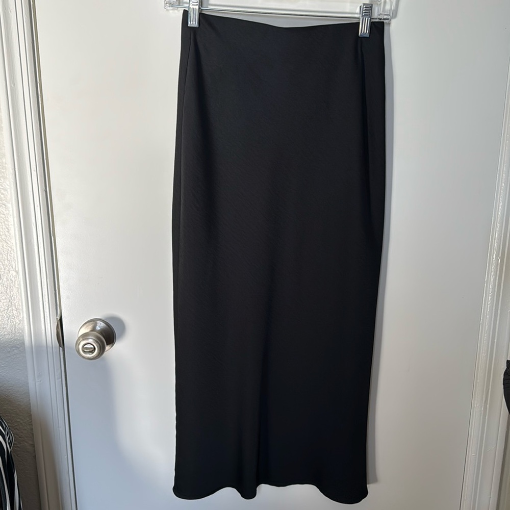 A NEW DAY - BLACK MIDI SKIRT - XS